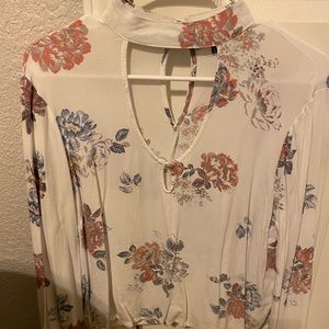 Blouse floral top